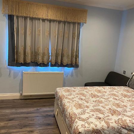Ruislip Guest House Bagian luar foto