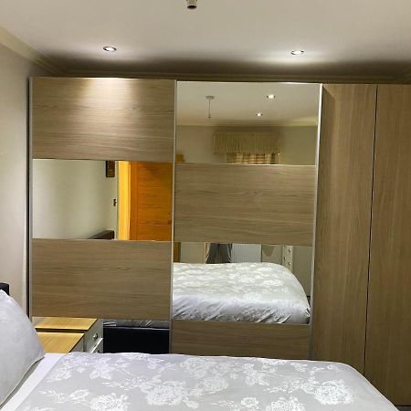 Ruislip Guest House Bagian luar foto