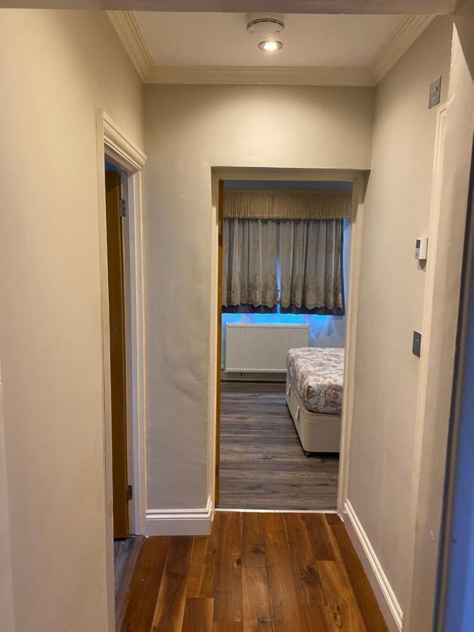 Ruislip Guest House Bagian luar foto