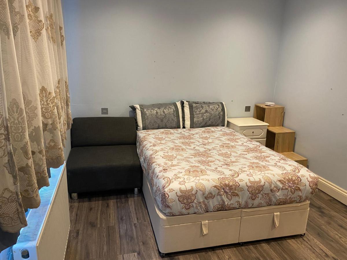 Ruislip Guest House Bagian luar foto