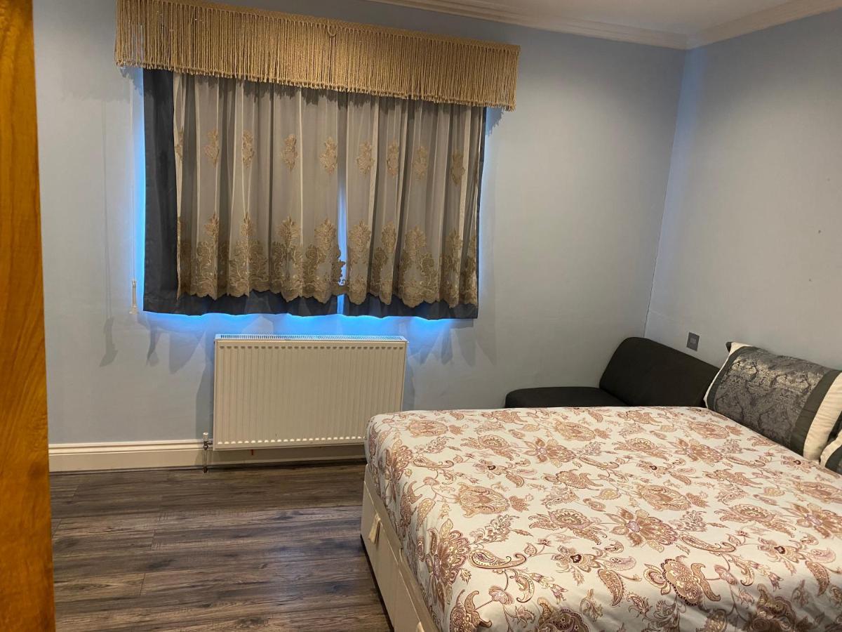 Ruislip Guest House Bagian luar foto