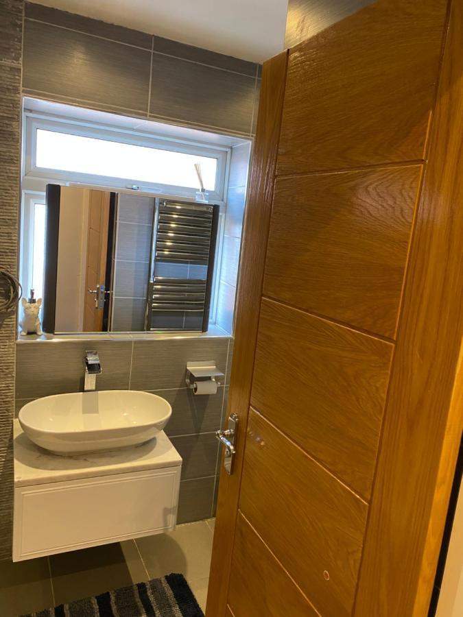 Ruislip Guest House Bagian luar foto
