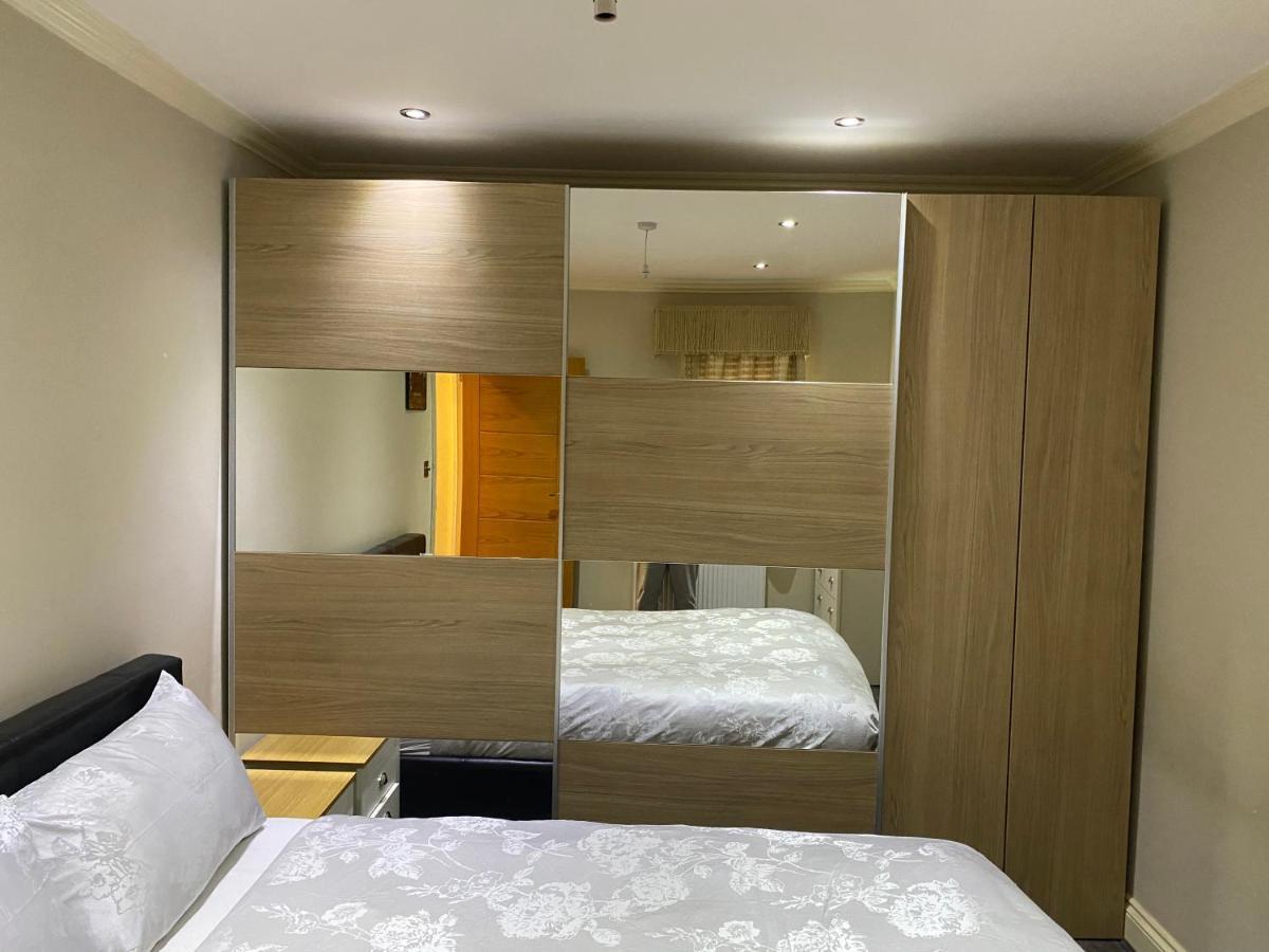 Ruislip Guest House Bagian luar foto