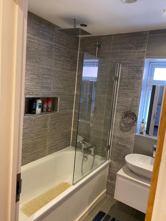 Ruislip Guest House Bagian luar foto