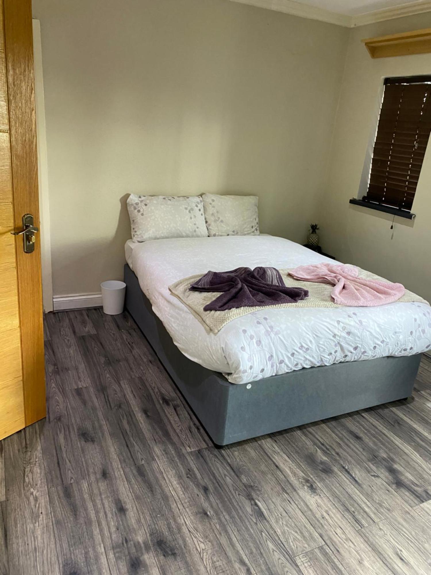 Ruislip Guest House Bagian luar foto